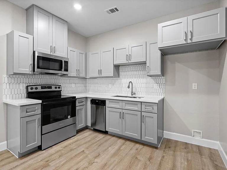 5423 Bacher St #B — Photo 14