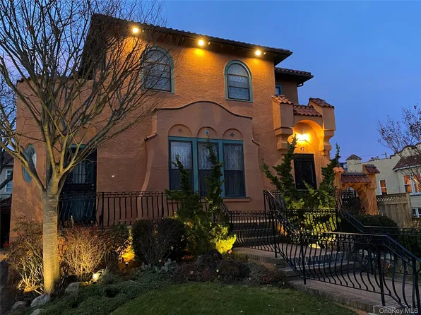 47 E Penn St, Long Beach, NY 11561