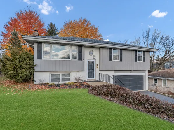 103 Fir St, Lake In The Hills, IL 60156