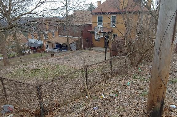 2nd image of 17 W Woodford Ave