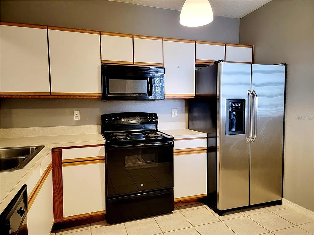 3 bed, 2.0 bath, 1151 sqft, $1,695 — Photo 2