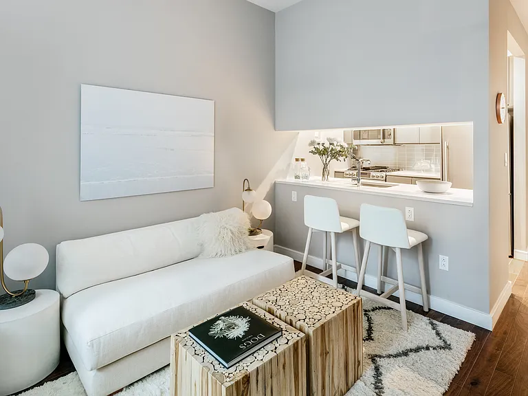507 W 28th St #510 — Photo 3