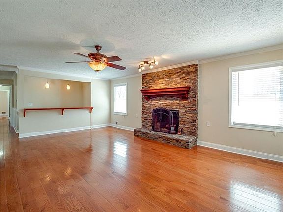 5th image of 3022 Stoneridge Ct NW