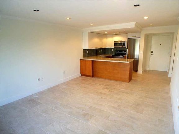5th image of 301 Michigan Ave APT 303