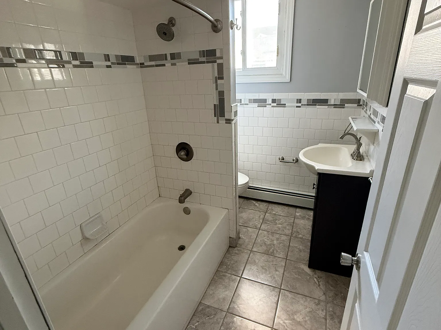 3 bed, 1000 sqft, $1,500 — Photo 4