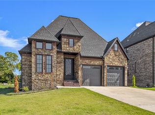 2504 Crossover Rd, Fayetteville, AR 72703