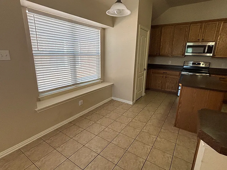 Breakfast Nook with Seated Window