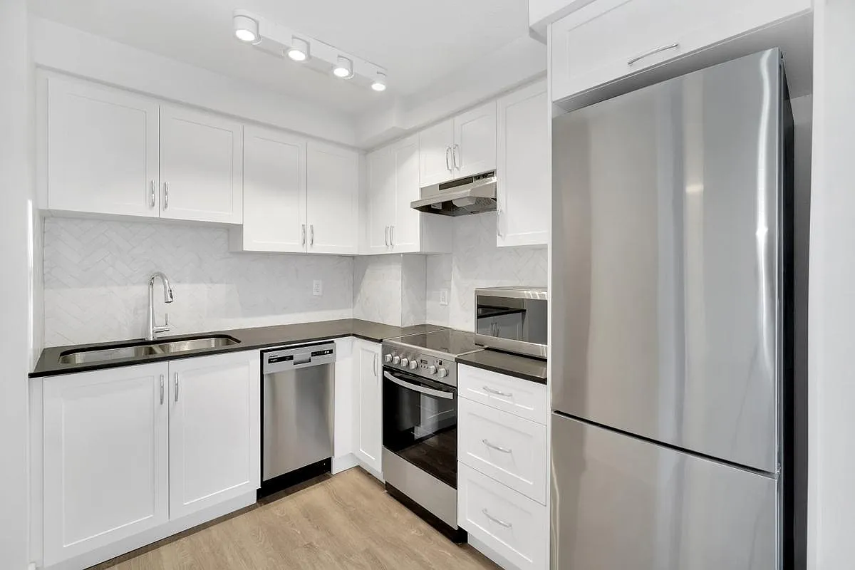 1160 Broughton Street — Photo 2