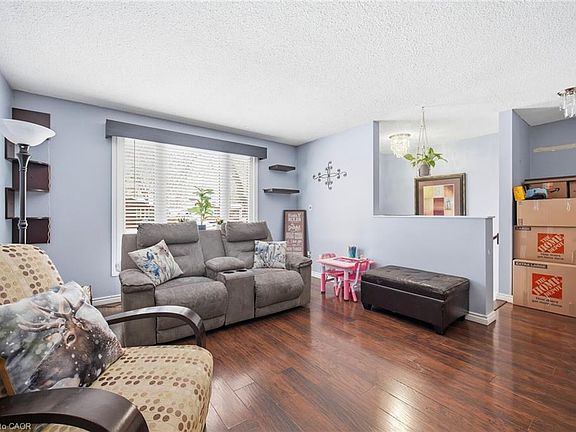 5th image of 204 Medina Ct