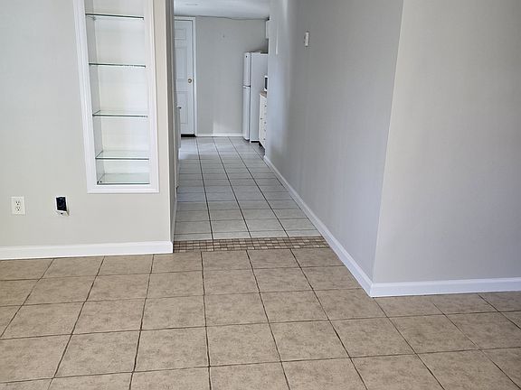 3rd image of 297 Mount Vernon Ave #1