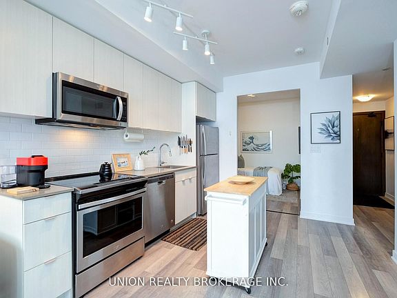 5th image of 2799 Kingston Rd #210