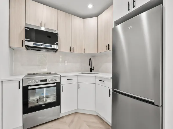 105 Gates Avenue image 3 of 8