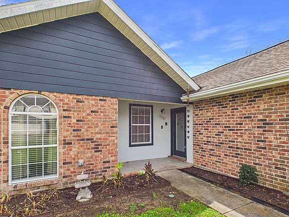 2nd image of 115 La Rue Vil