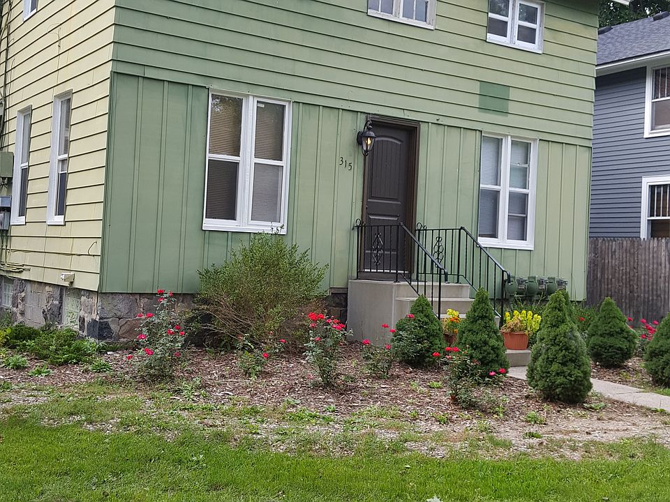 Front door leads into apartment 1.