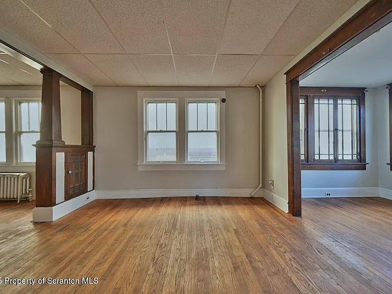 416 E Market St — Photo 5
