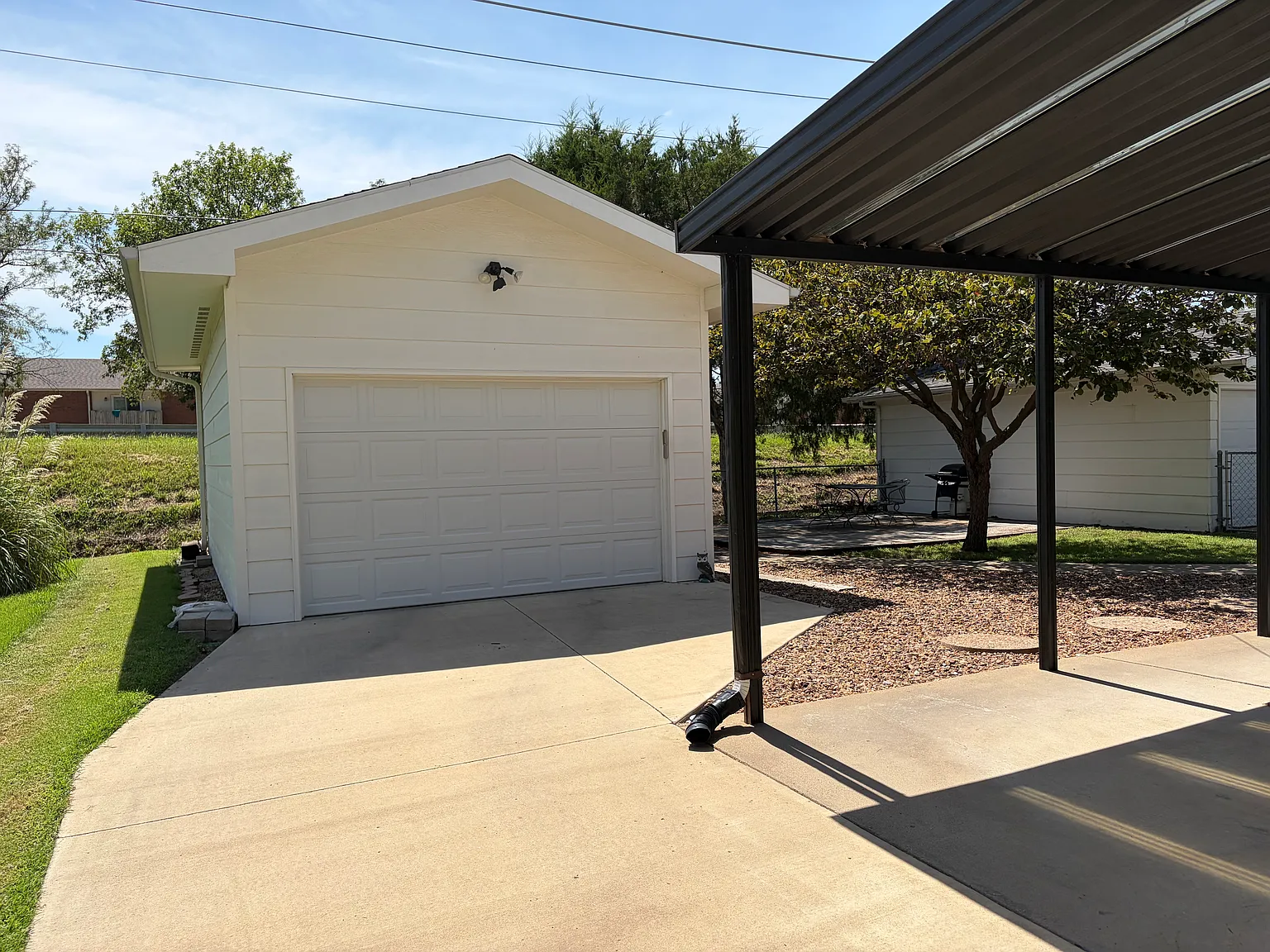 2 bed, 1.5 bath, 1224 sqft, $1,600 — Photo 2