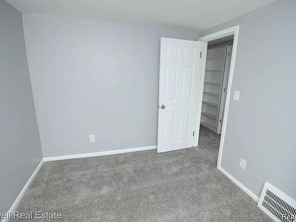 3rd image of 19363 Rosemont Ave