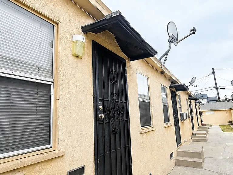 10620 S Figueroa St #1/4 — Photo 1
