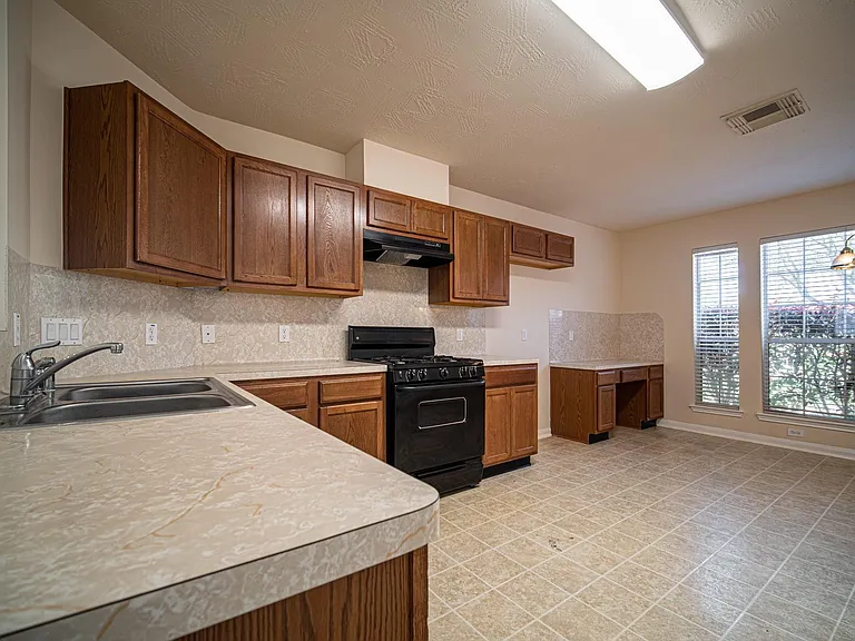 3610 Liberty Square Trl — Photo 5