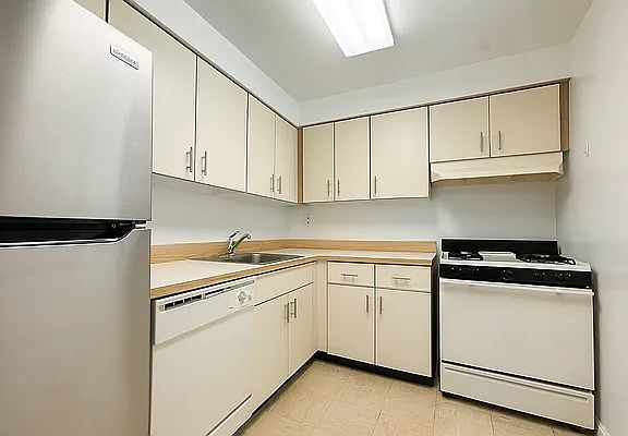 5th image of 6623 Austin St APT 6H