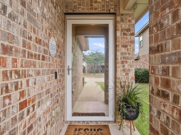 4th image of 1316 Sweetgum Dr
