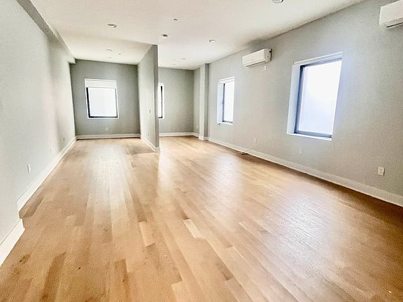 4th image of 37 Driggs Ave Unit 3B