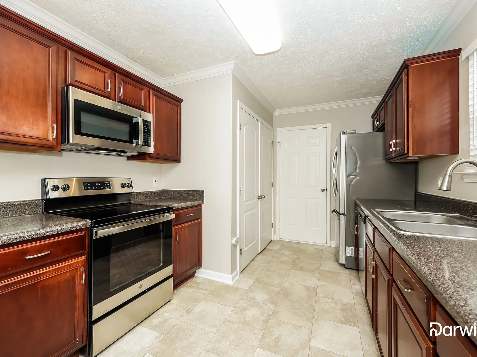 3 bed, 2.0 bath, 1761 sqft, $2,205 — Photo 3