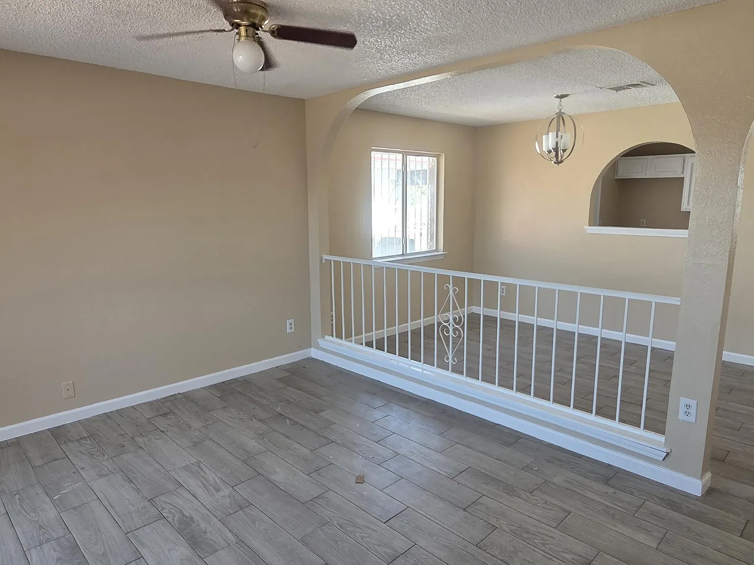 3 bed, 1.0 bath, 976 sqft, $1,250 — Photo 2