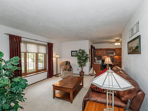 3rd image of S74W26145 Green Mountain Dr