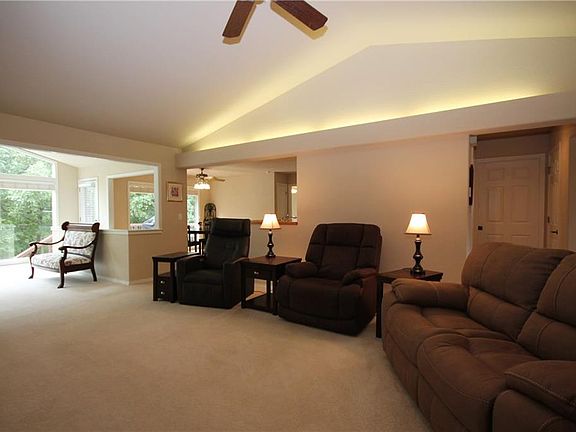 5th image of 21 Beaty Ln