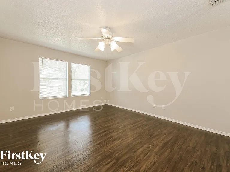 1395 Stewart Dr — Photo 13