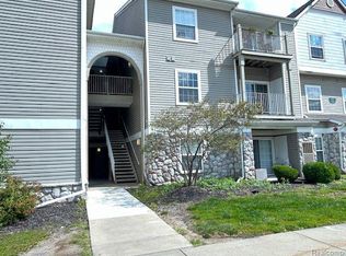 15900 Silver Pkwy APT 202, Fenton, MI 48430
