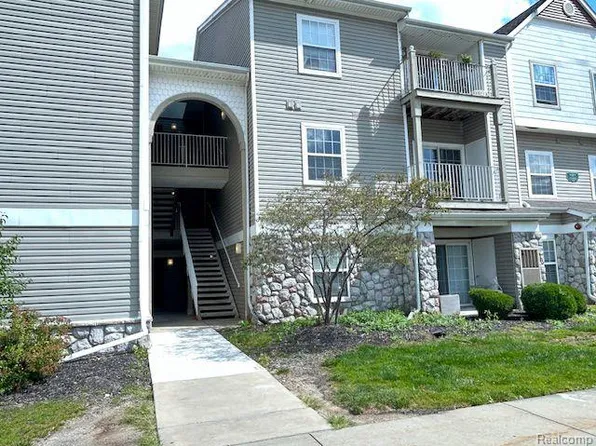 15900 Silver Pkwy APT 202, Fenton, MI 48430