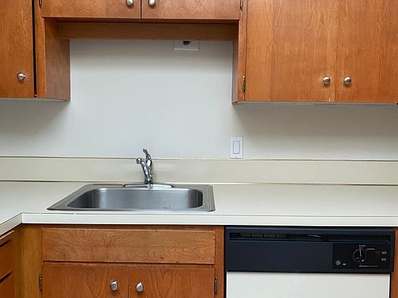 2nd image of 1900 SW Roxbury Ave APT 5