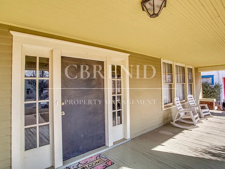 1214 W Maine St — Photo 3
