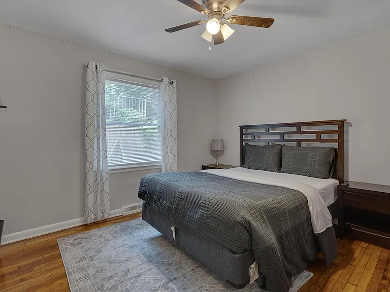 815 W Markham Ave #B — Photo 17