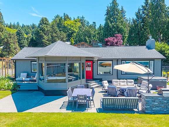 3rd image of 213 Cornet Bay Road