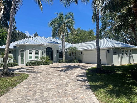 5th image of 2637 NE Sabal Palm Way