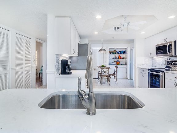 3rd image of 8931 Lake Dr APT 201