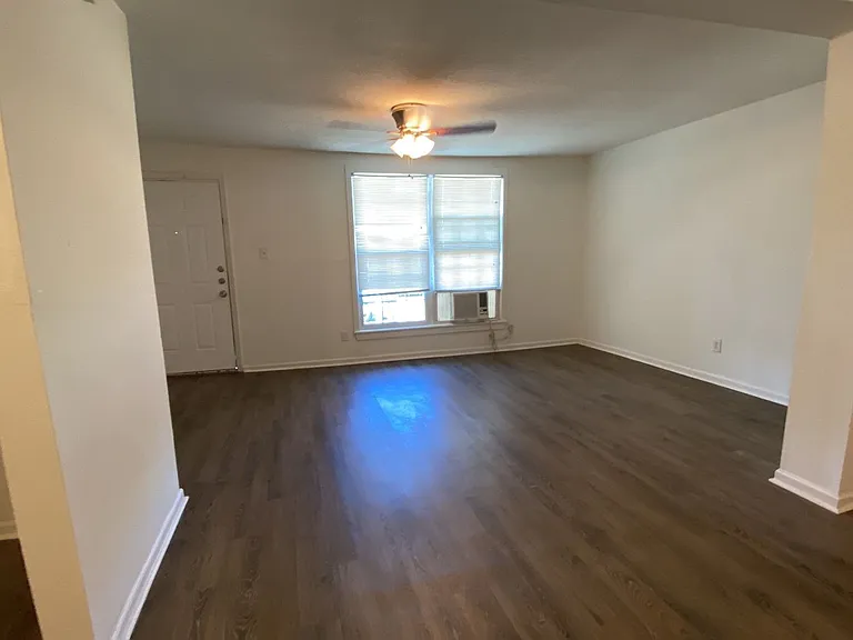 5523 Avenue O 1/2 — Photo 2