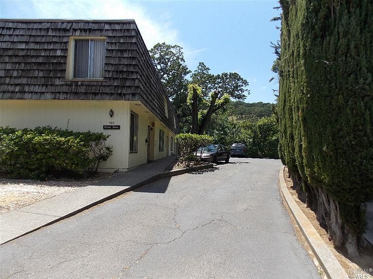 1st image of 980 El Camino Ave #6
