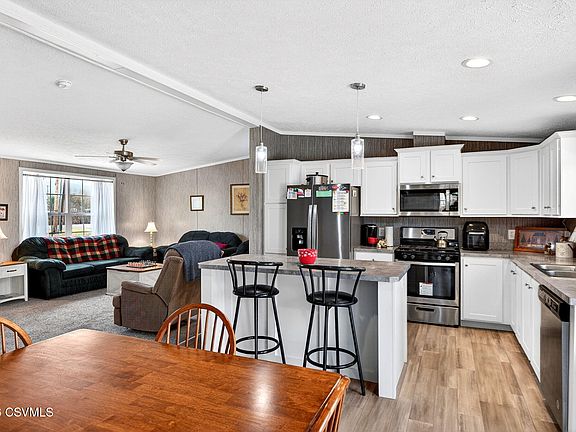 5th image of 540 Everett St #17