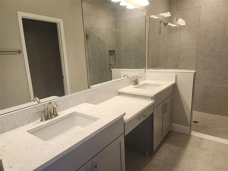 12573 Oak Hill Way — Photo 16
