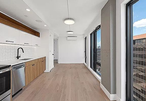3rd image of 60 W 125th St #1607