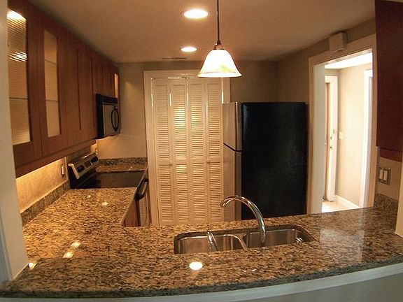 4th image of 103 Mariners Cove Clb
