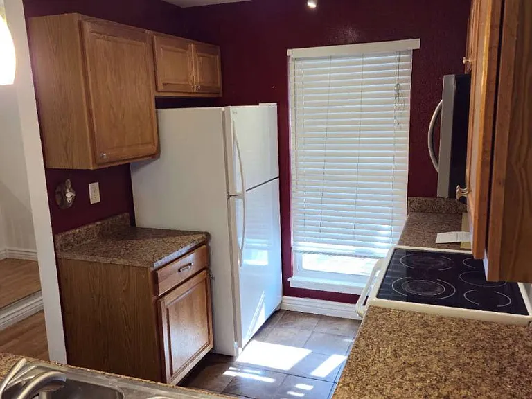 260 Greenway Cir W — Photo 8