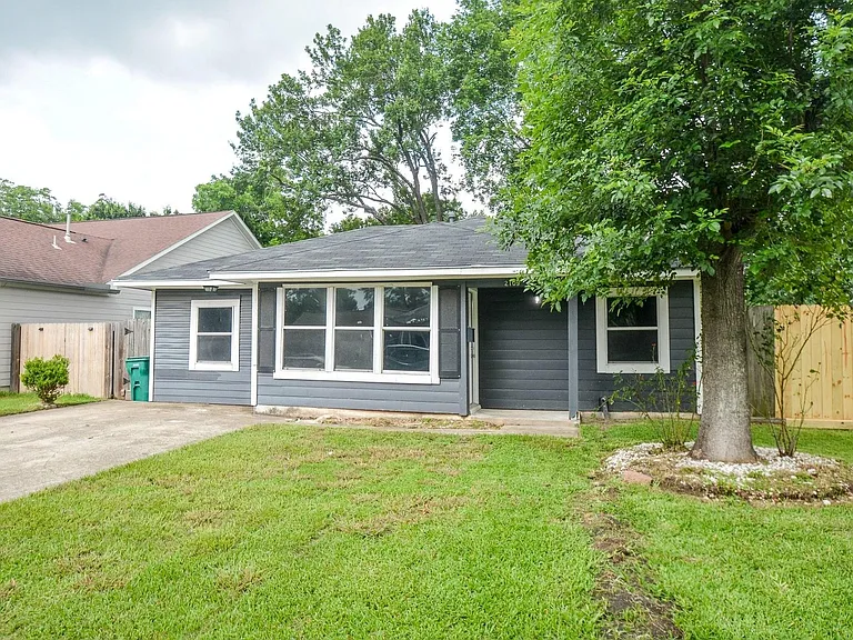 2109 Pomona Dr — Photo 2