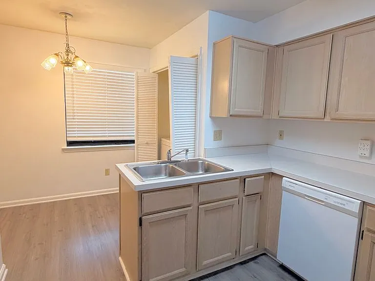 4414 Stratfordshire Ct — Photo 16
