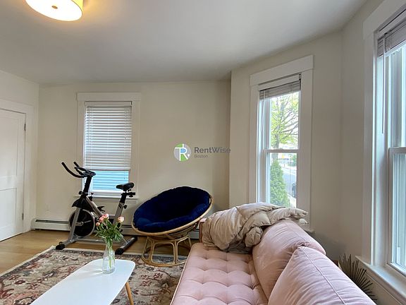 4th image of 319 Columbia St #11