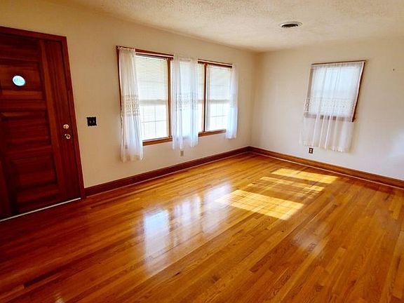 4th image of 630 Lakewood Trl